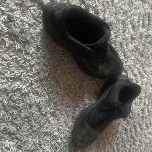 I’m selling these because I have multiple pairs of very similar Nike shoes.